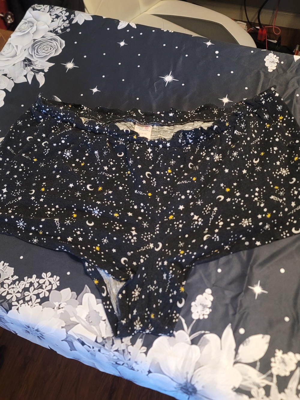 🔥3 For $15 Women's Black Star & Moon Lounge Shorts Size Medium